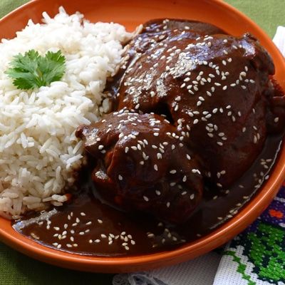 Pollo Con Mole Negro En Olla De Presion